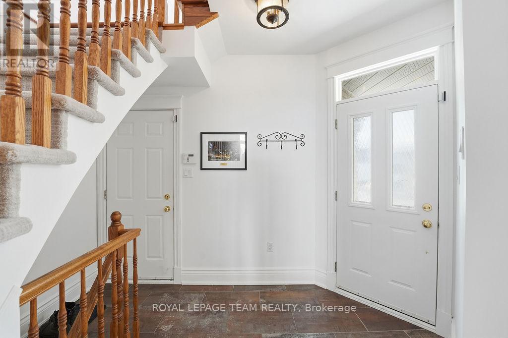 1633 Marley Crescent, Ottawa, Ontario  K1J 1C1 - Photo 4 - X12753576