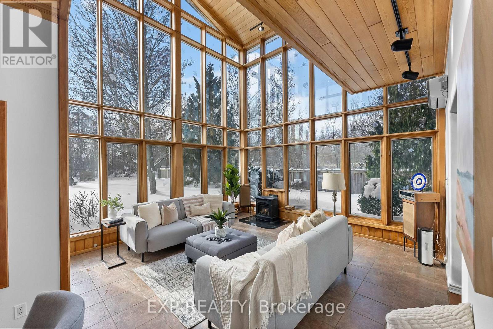 4169 Niagara River Parkway, Fort Erie (Black Creek), Ontario  L2A 5M4 - Photo 10 - X12753380