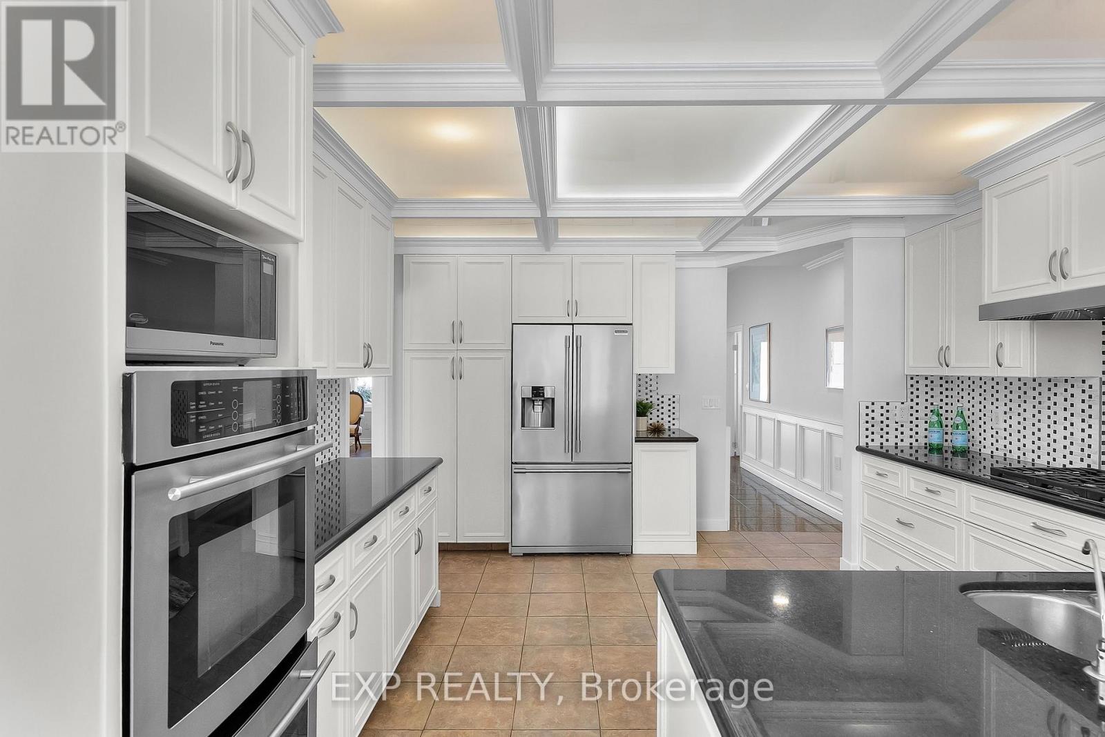 4169 Niagara River Parkway, Fort Erie (Black Creek), Ontario  L2A 5M4 - Photo 16 - X12753380