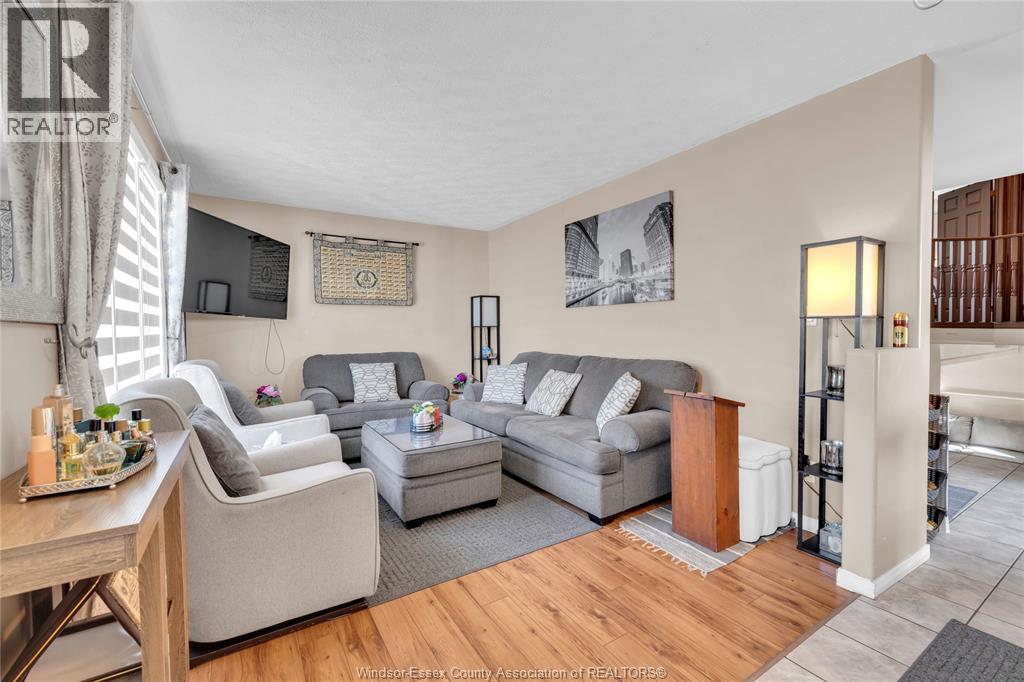 1812 Vicky Circle, Windsor, Ontario  N8W 5P6 - Photo 5 - 26002489