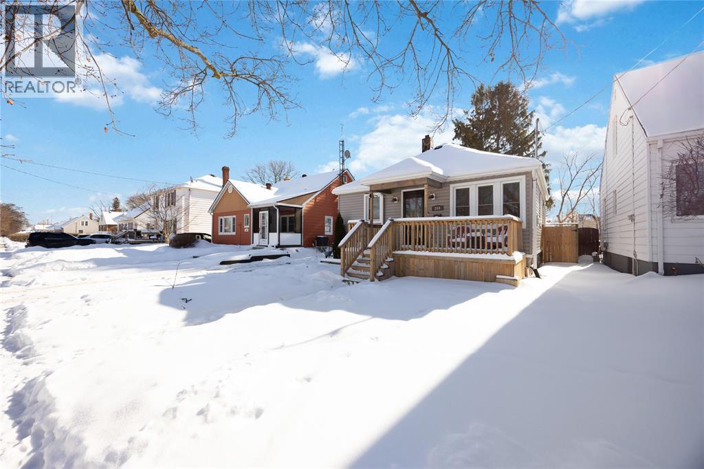 269 Ross Avenue, Sarnia, Ontario  N7T 1K1 - Photo 2 - 26002486