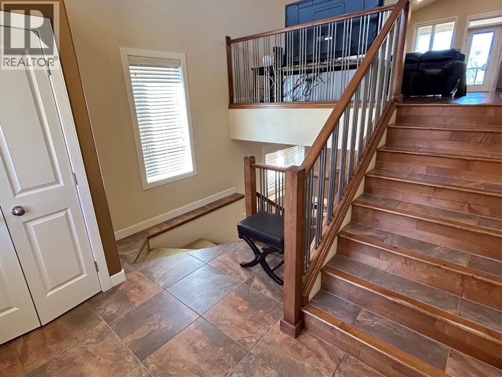 330 Sixmile Lane S, Lethbridge, Alberta  T1K 5S8 - Photo 2 - A2248127