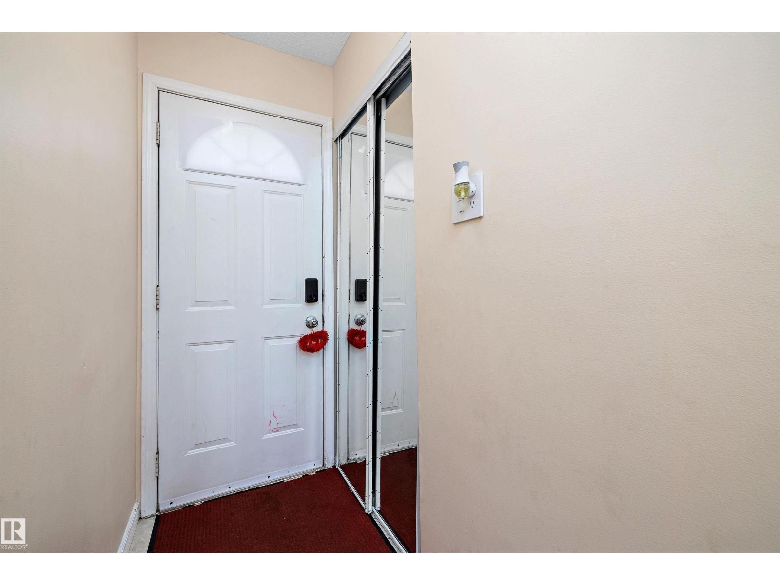 127 Cornell Co Nw, Edmonton, Alberta T5C 3C3 - Photo 2 - E4472042