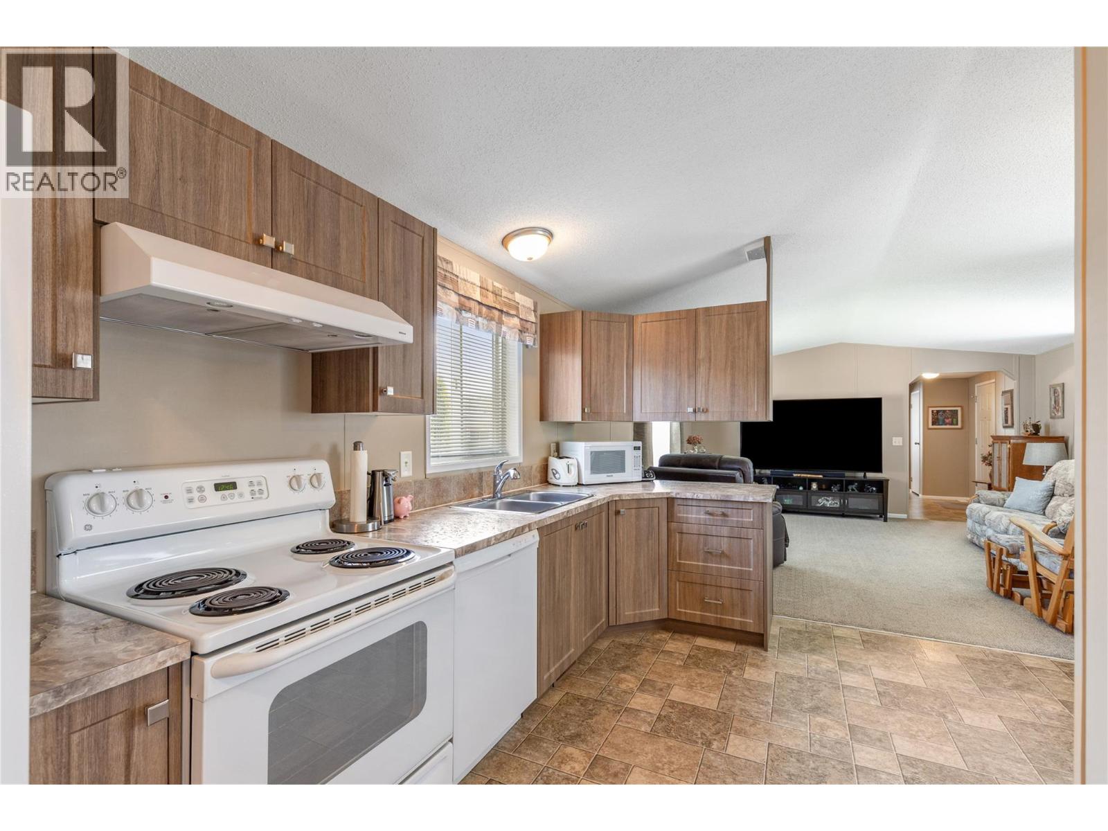 12560 Westside Road Unit# 74, Vernon, British Columbia  V1H 1S9 - Photo 5 - 10372915