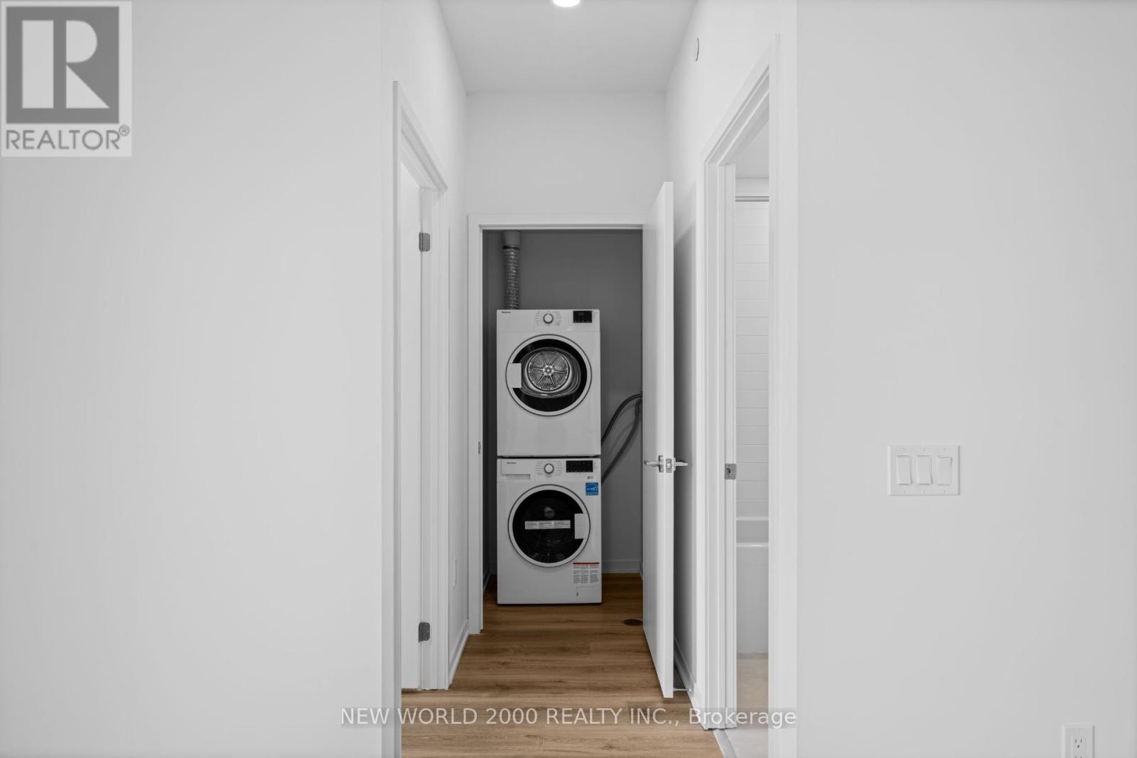 2213 - 101 Roehampton Avenue, Toronto, Ontario  M4P 2W2 - Photo 16 - C12753384