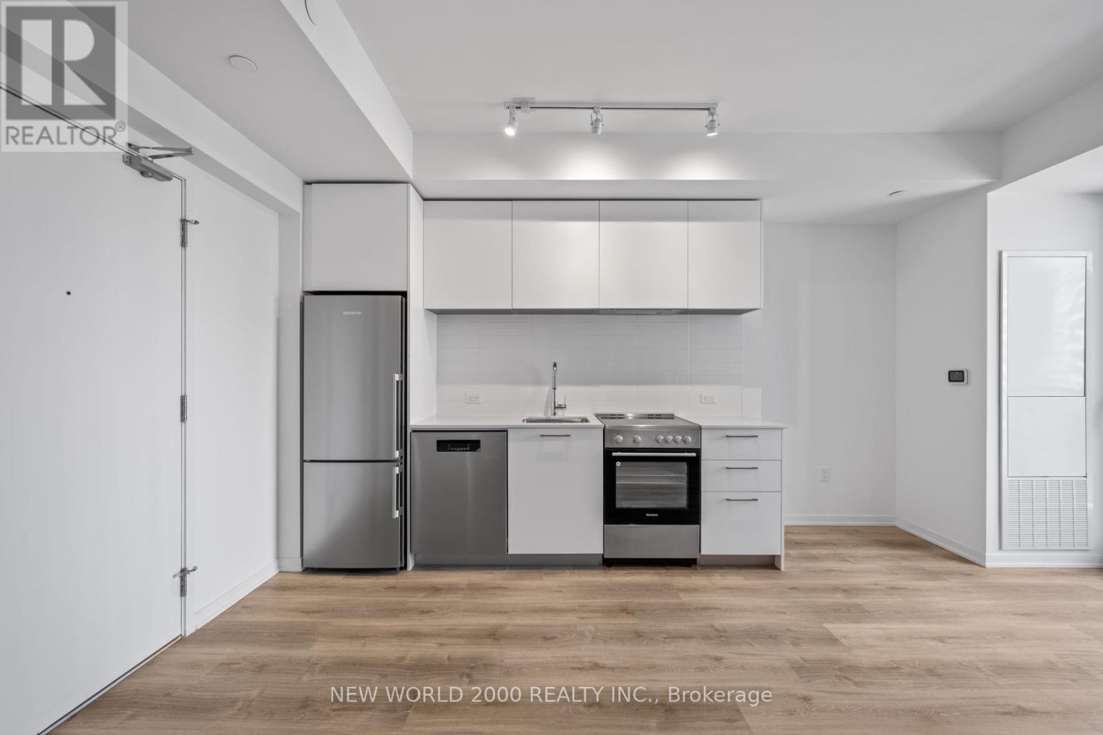 2213 - 101 Roehampton Avenue, Toronto, Ontario  M4P 2W2 - Photo 3 - C12753384