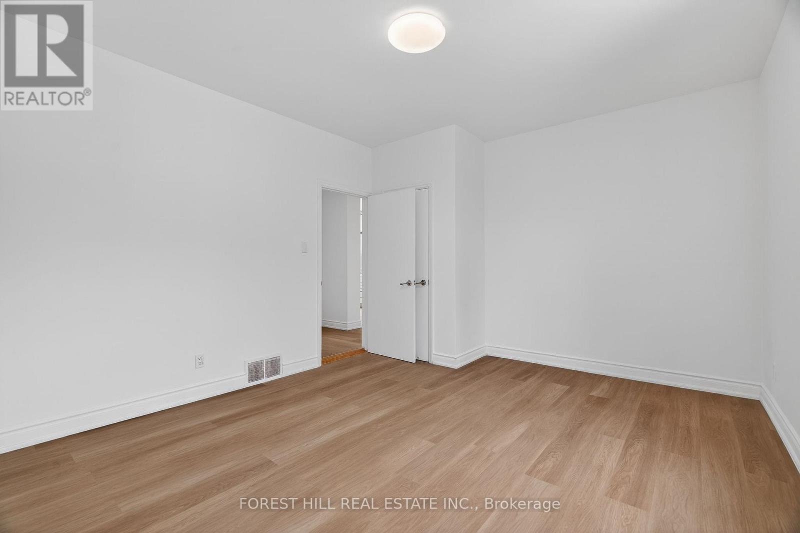 2nd Floor - 7 Ellsworth Avenue, Toronto, Ontario  M6G 2K4 - Photo 10 - C12753406