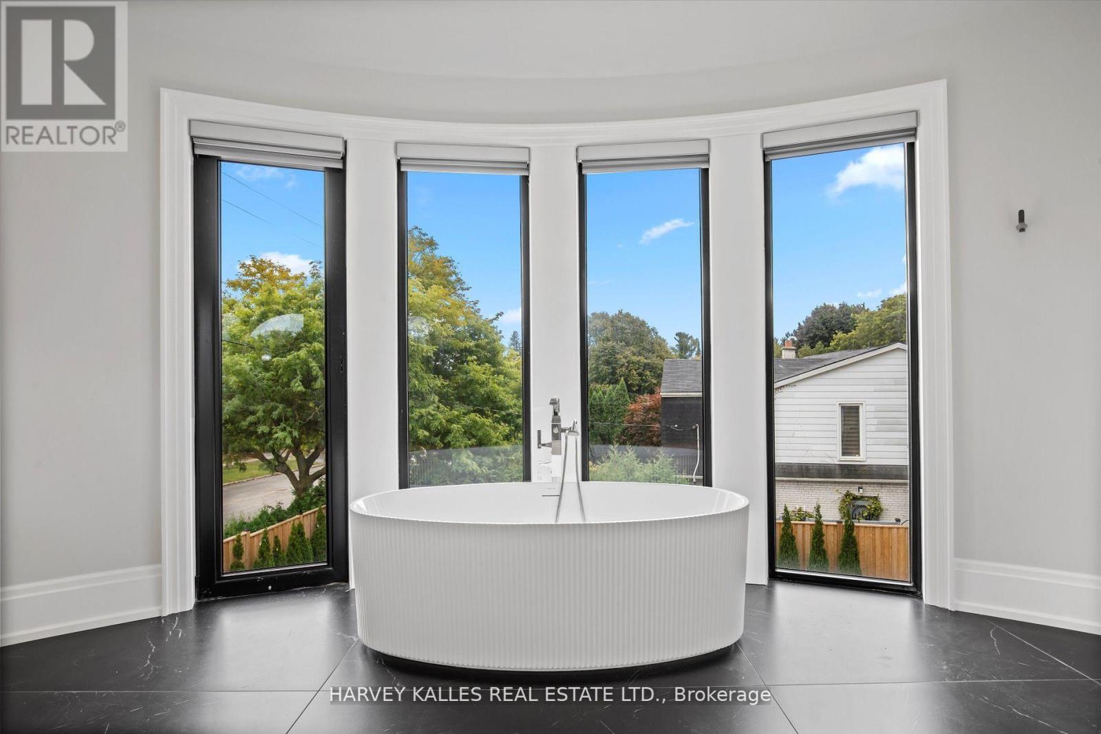 1 Silvergrove Road, Toronto (St. Andrew-Windfields), Ontario  M2L 2N5 - Photo 24 - C12753578