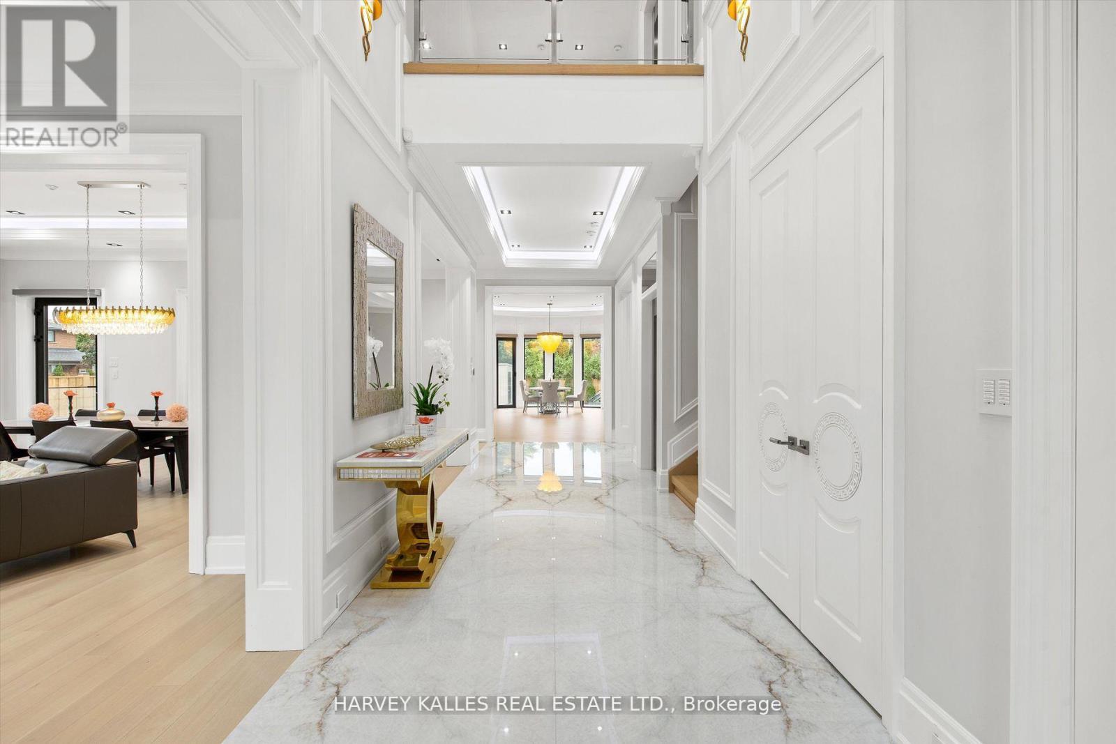 1 Silvergrove Road, Toronto (St. Andrew-Windfields), Ontario  M2L 2N5 - Photo 3 - C12753578