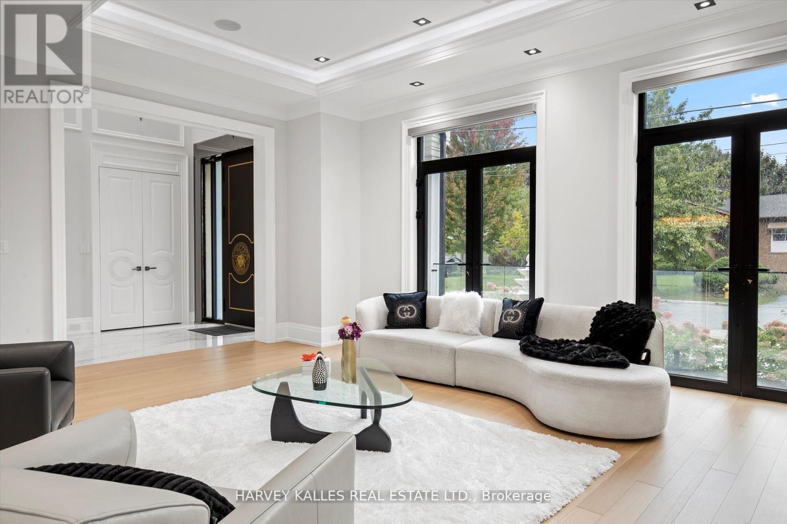 1 Silvergrove Road, Toronto (St. Andrew-Windfields), Ontario  M2L 2N5 - Photo 8 - C12753578