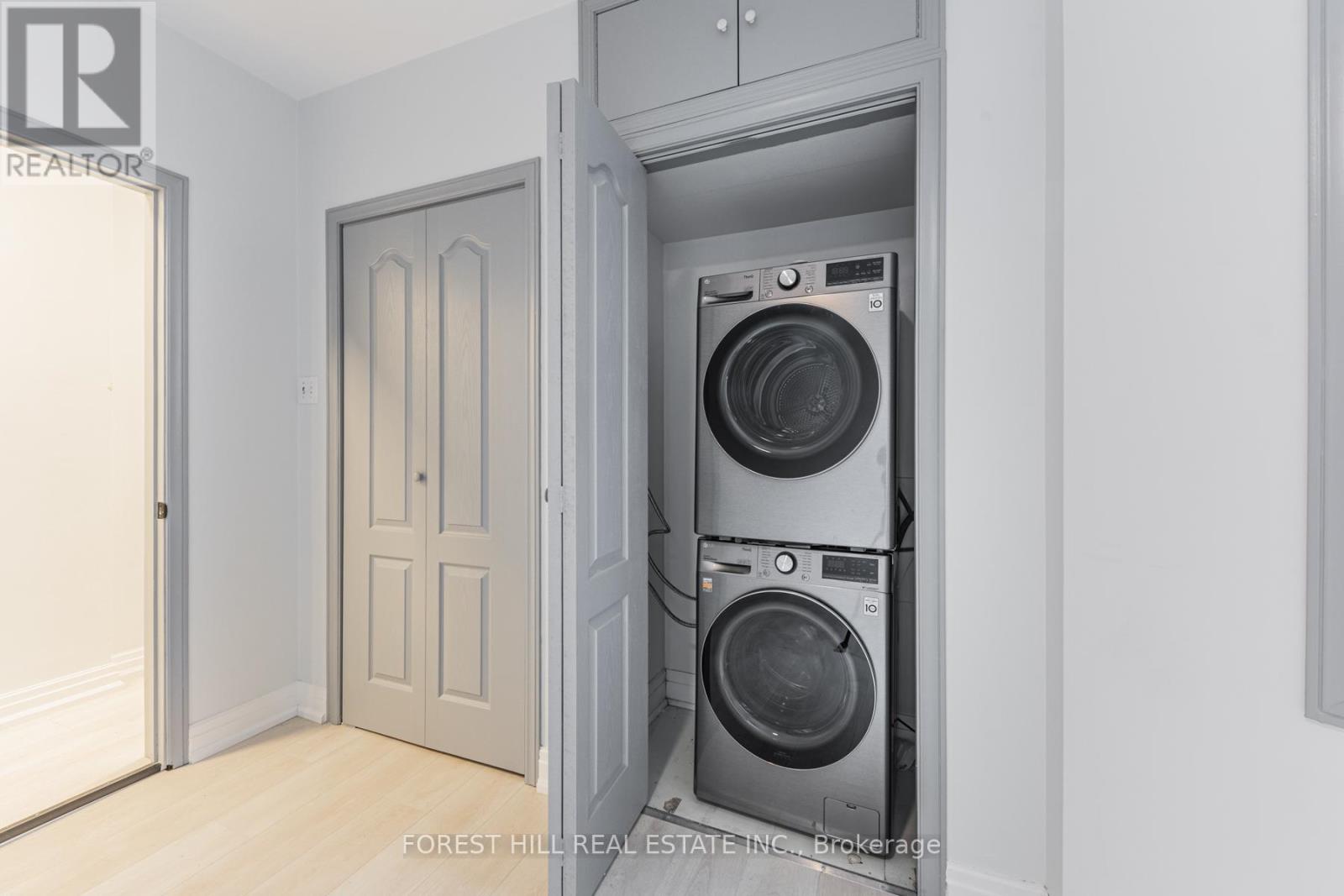 Upper - 669 St Clair Avenue W, Toronto, Ontario  M6C 1A7 - Photo 14 - C12753580