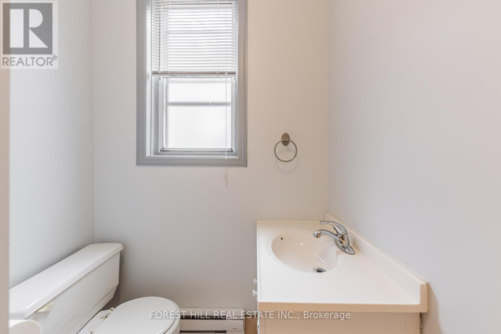 Upper - 669 St Clair Avenue W, Toronto, Ontario  M6C 1A7 - Photo 18 - C12753580