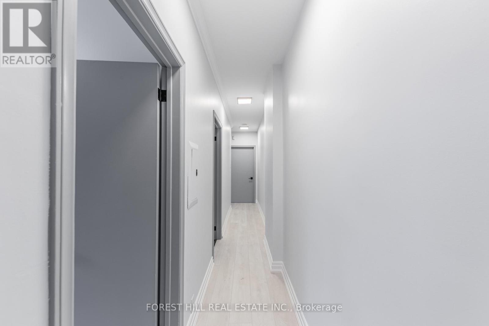 Upper - 669 St Clair Avenue W, Toronto, Ontario  M6C 1A7 - Photo 19 - C12753580