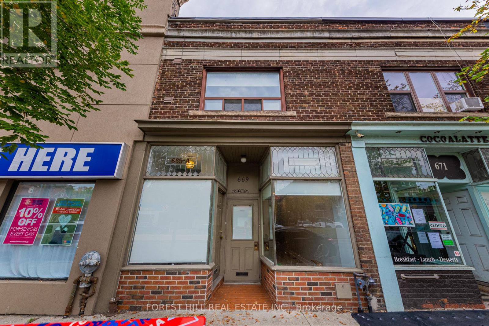 Upper - 669 St Clair Avenue W, Toronto, Ontario  M6C 1A7 - Photo 2 - C12753580