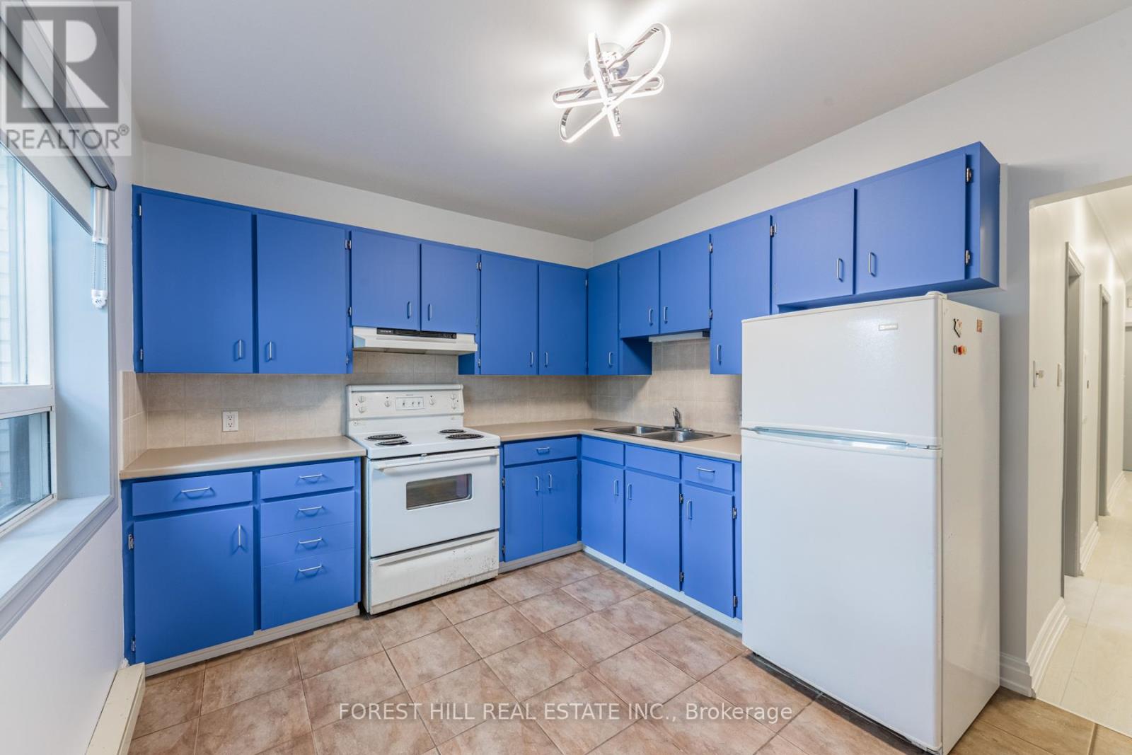 Upper - 669 St Clair Avenue W, Toronto, Ontario  M6C 1A7 - Photo 20 - C12753580