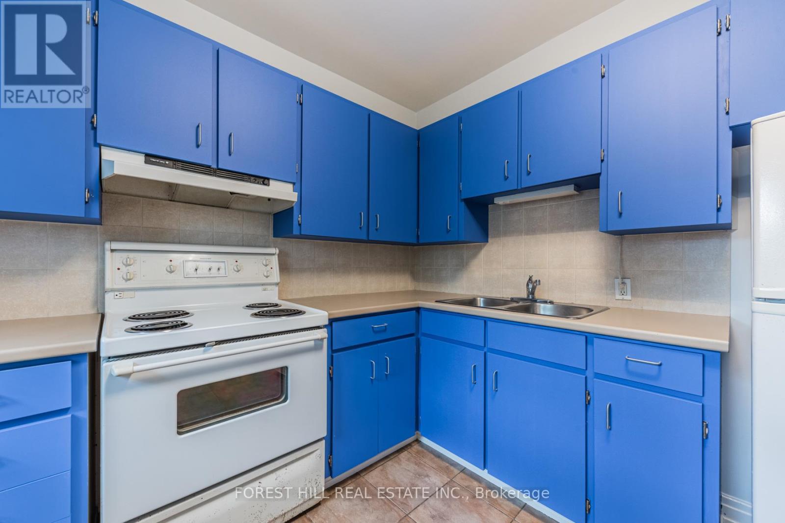 Upper - 669 St Clair Avenue W, Toronto, Ontario  M6C 1A7 - Photo 21 - C12753580