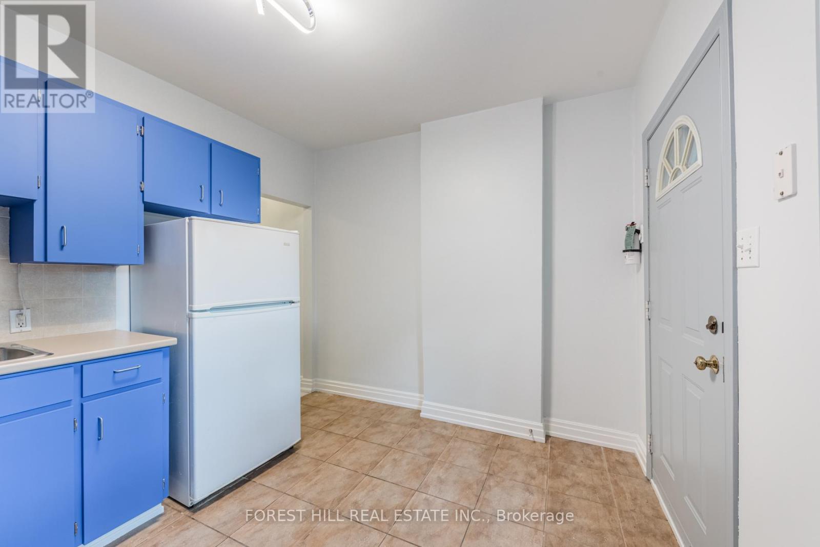 Upper - 669 St Clair Avenue W, Toronto, Ontario  M6C 1A7 - Photo 23 - C12753580