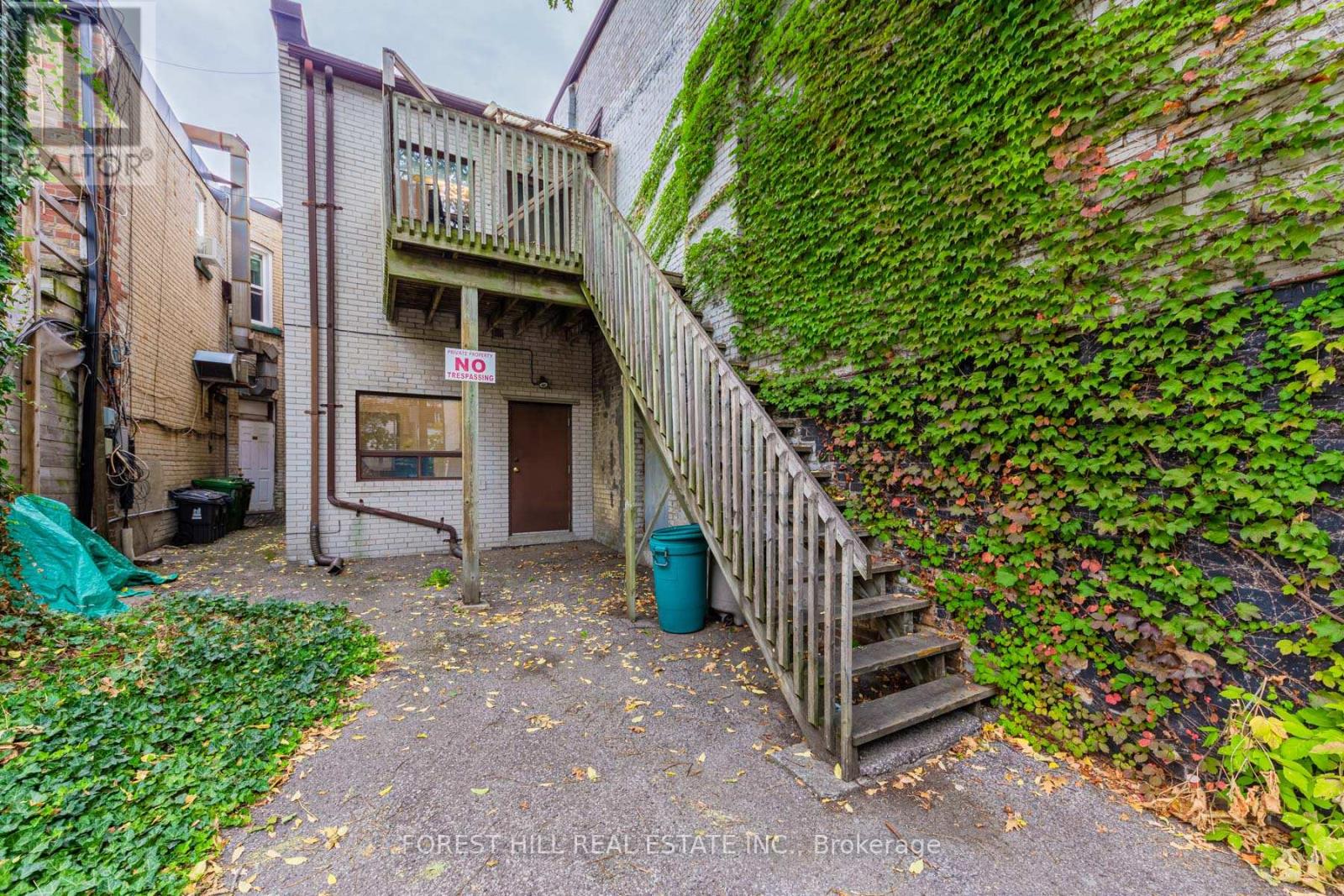 Upper - 669 St Clair Avenue W, Toronto, Ontario  M6C 1A7 - Photo 26 - C12753580