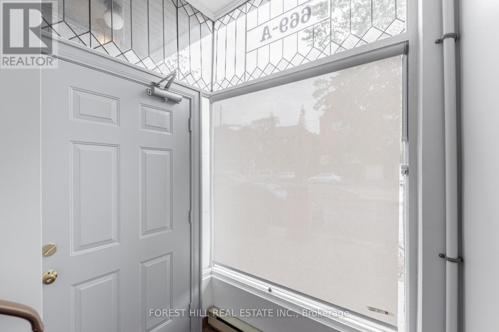 Upper - 669 St Clair Avenue W, Toronto, Ontario  M6C 1A7 - Photo 4 - C12753580