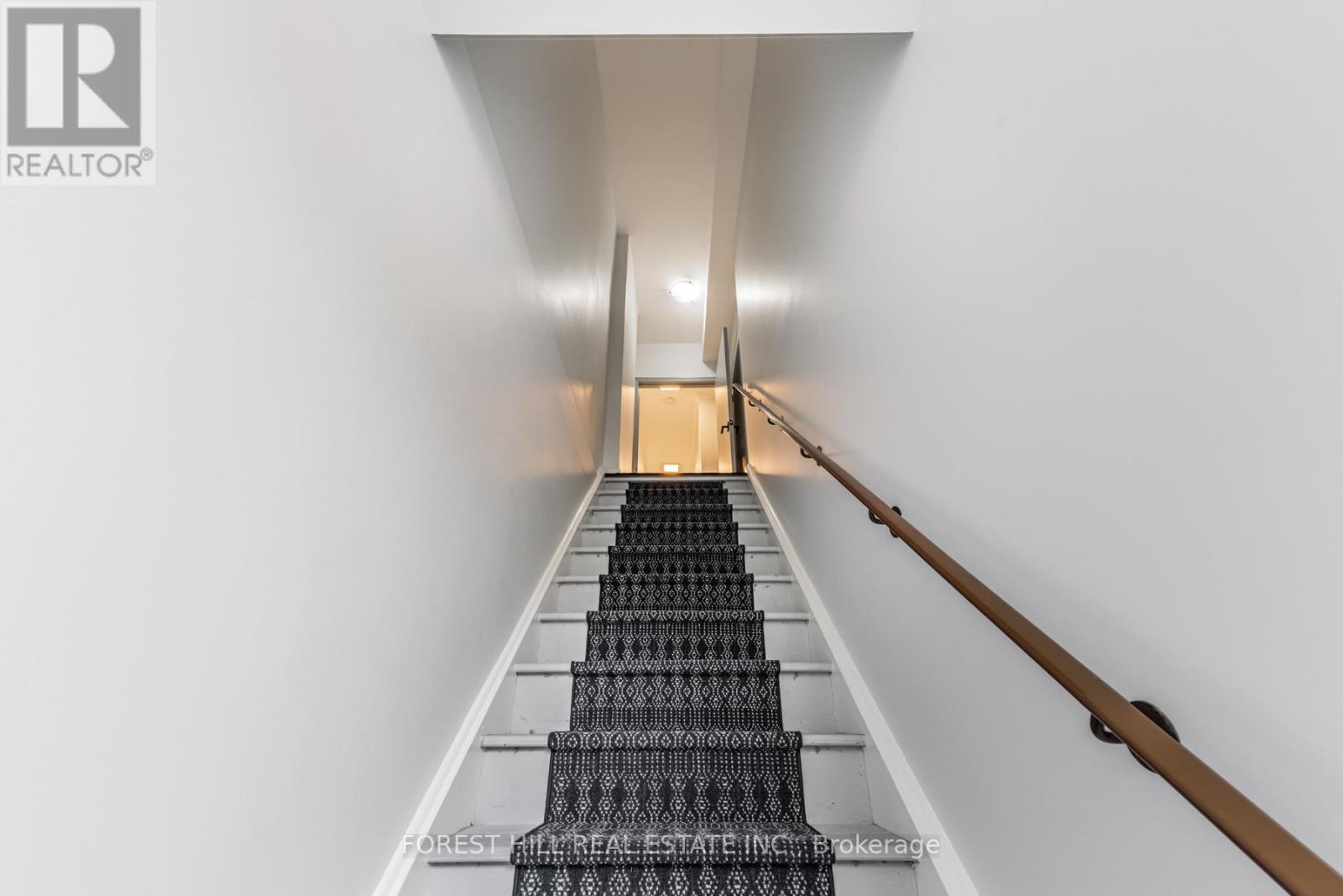 Upper - 669 St Clair Avenue W, Toronto, Ontario  M6C 1A7 - Photo 5 - C12753580