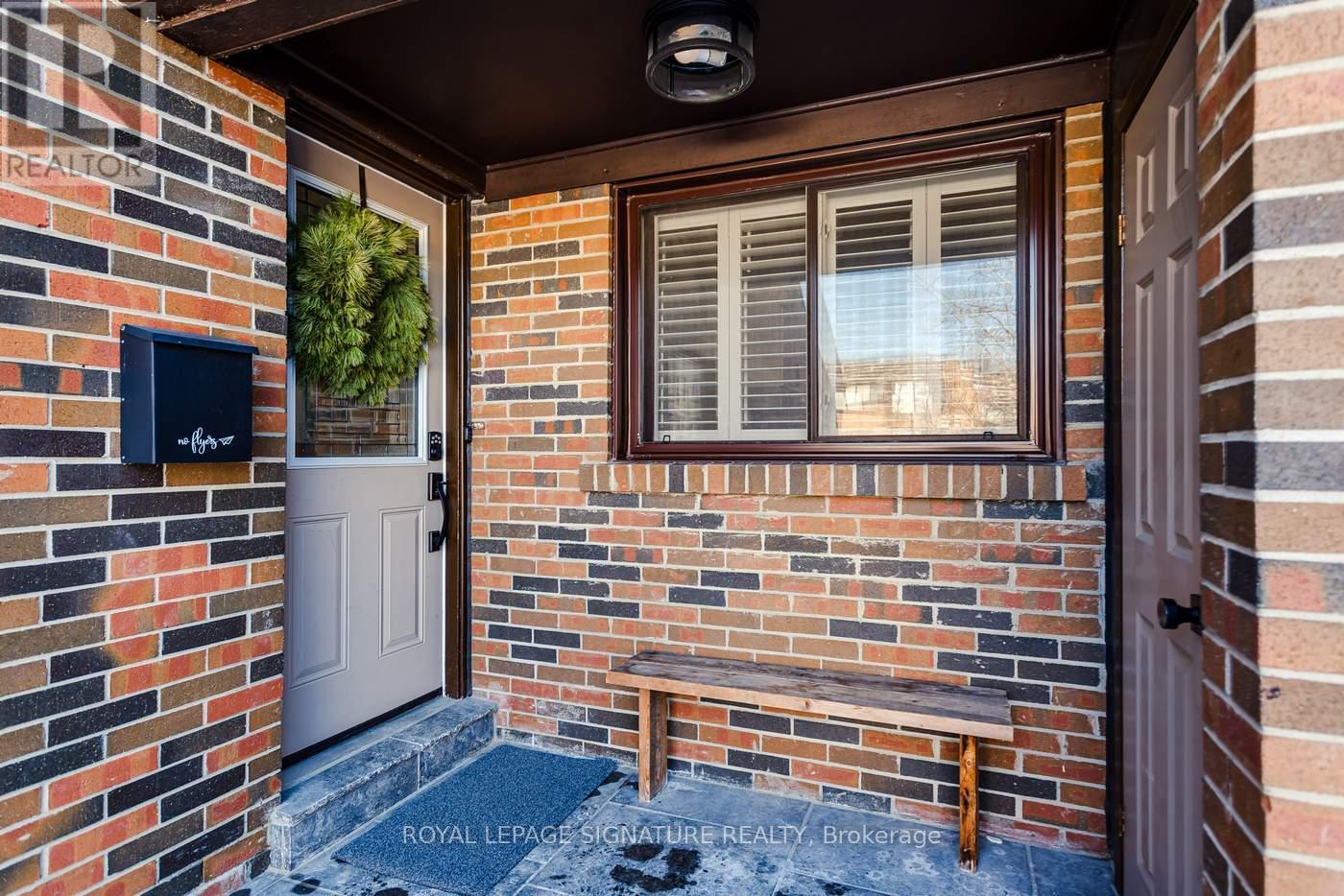 17 Carl Shepway, Toronto, Ontario  M2J 1X3 - Photo 2 - C12753638