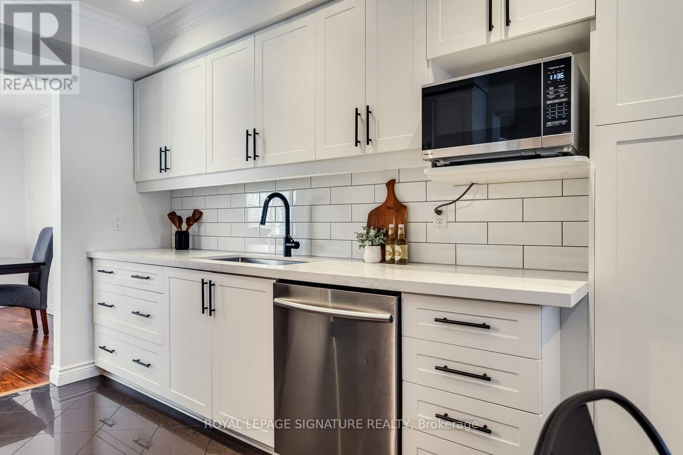 17 Carl Shepway, Toronto, Ontario  M2J 1X3 - Photo 8 - C12753638