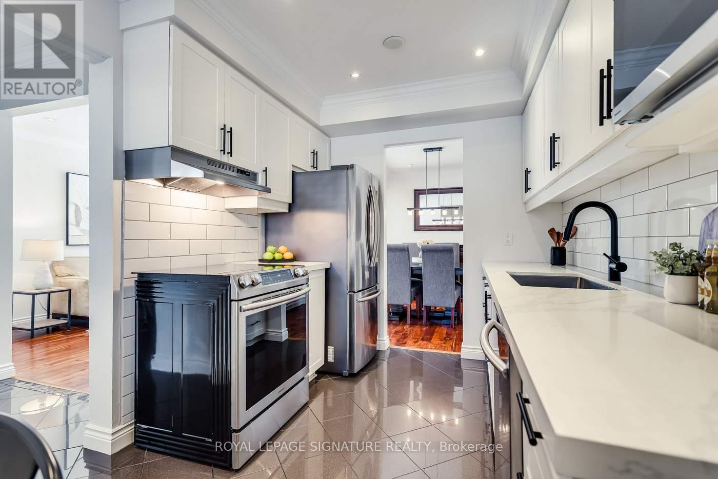 17 Carl Shepway, Toronto, Ontario  M2J 1X3 - Photo 9 - C12753638