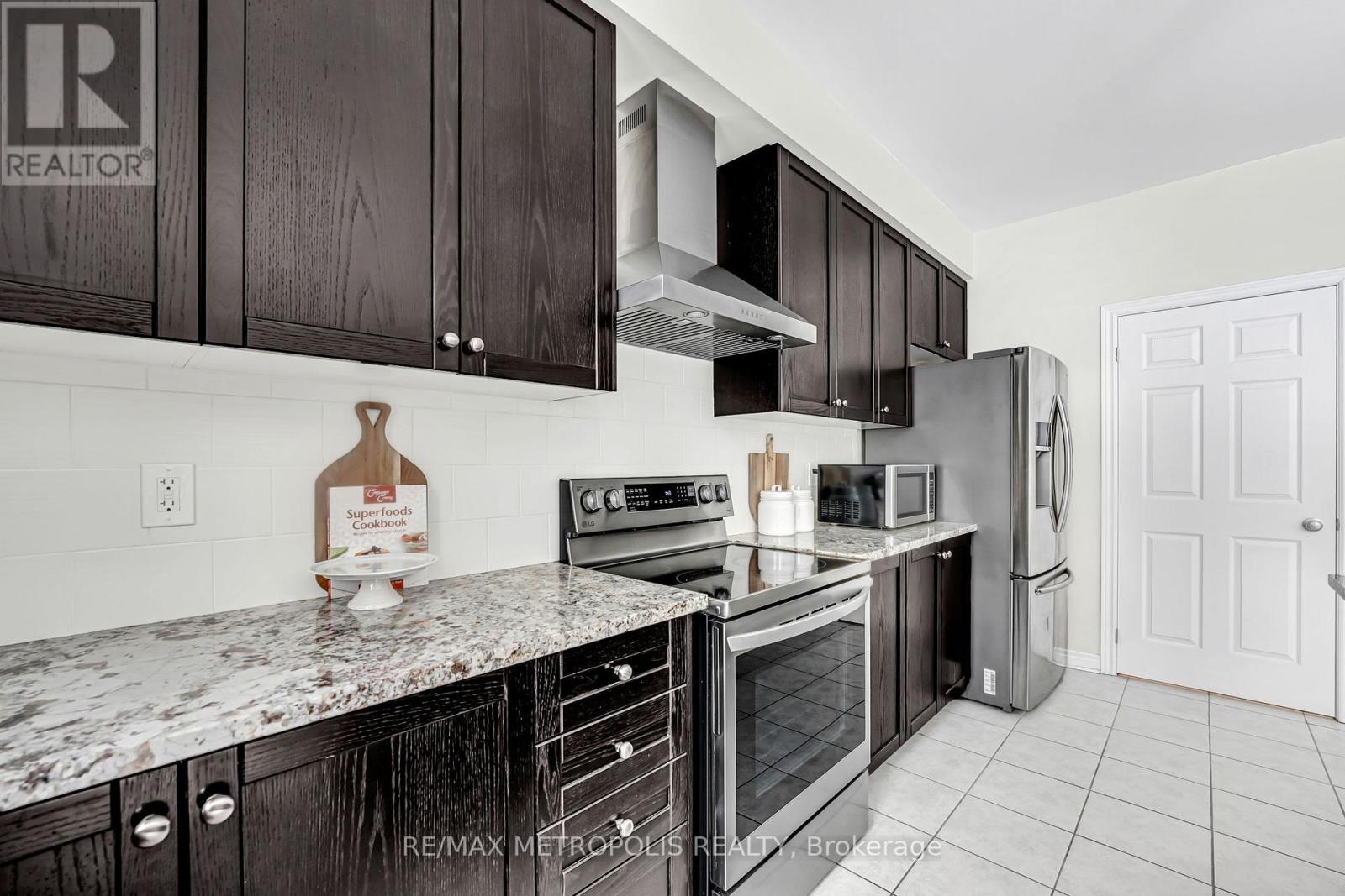 22 Bignell Crescent, Ajax, Ontario  L1Z 0P6 - Photo 11 - E12753472