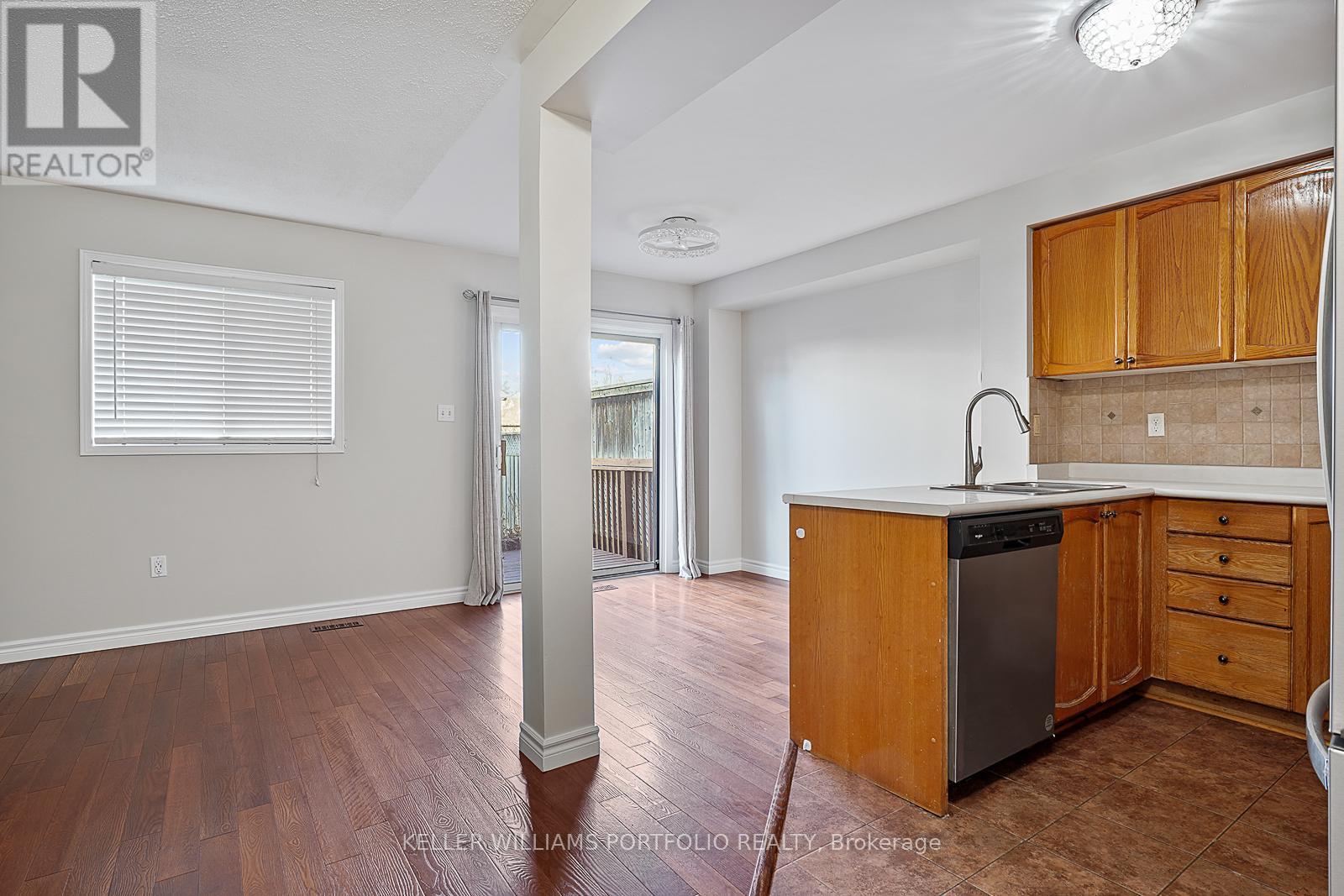 334 Sparrow Circle, Pickering, Ontario  L1V 6Y3 - Photo 11 - E12753508