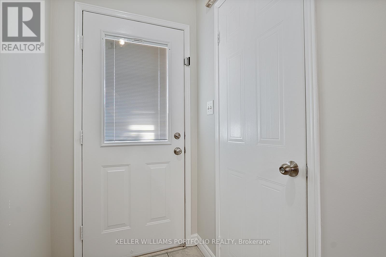 334 Sparrow Circle, Pickering, Ontario  L1V 6Y3 - Photo 8 - E12753508