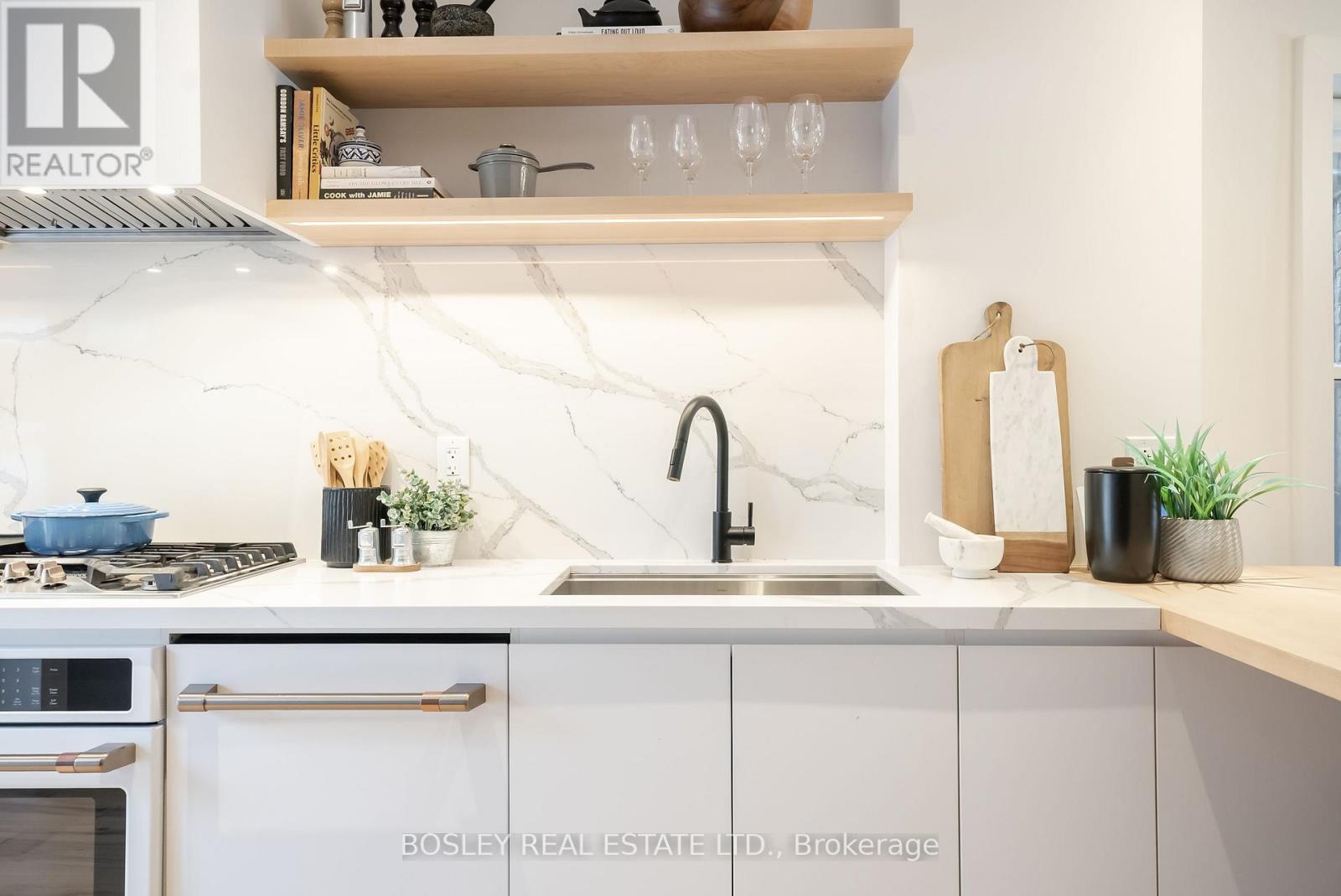 102 Woodfield Road, Toronto, Ontario  M4L 2W6 - Photo 13 - E12753564