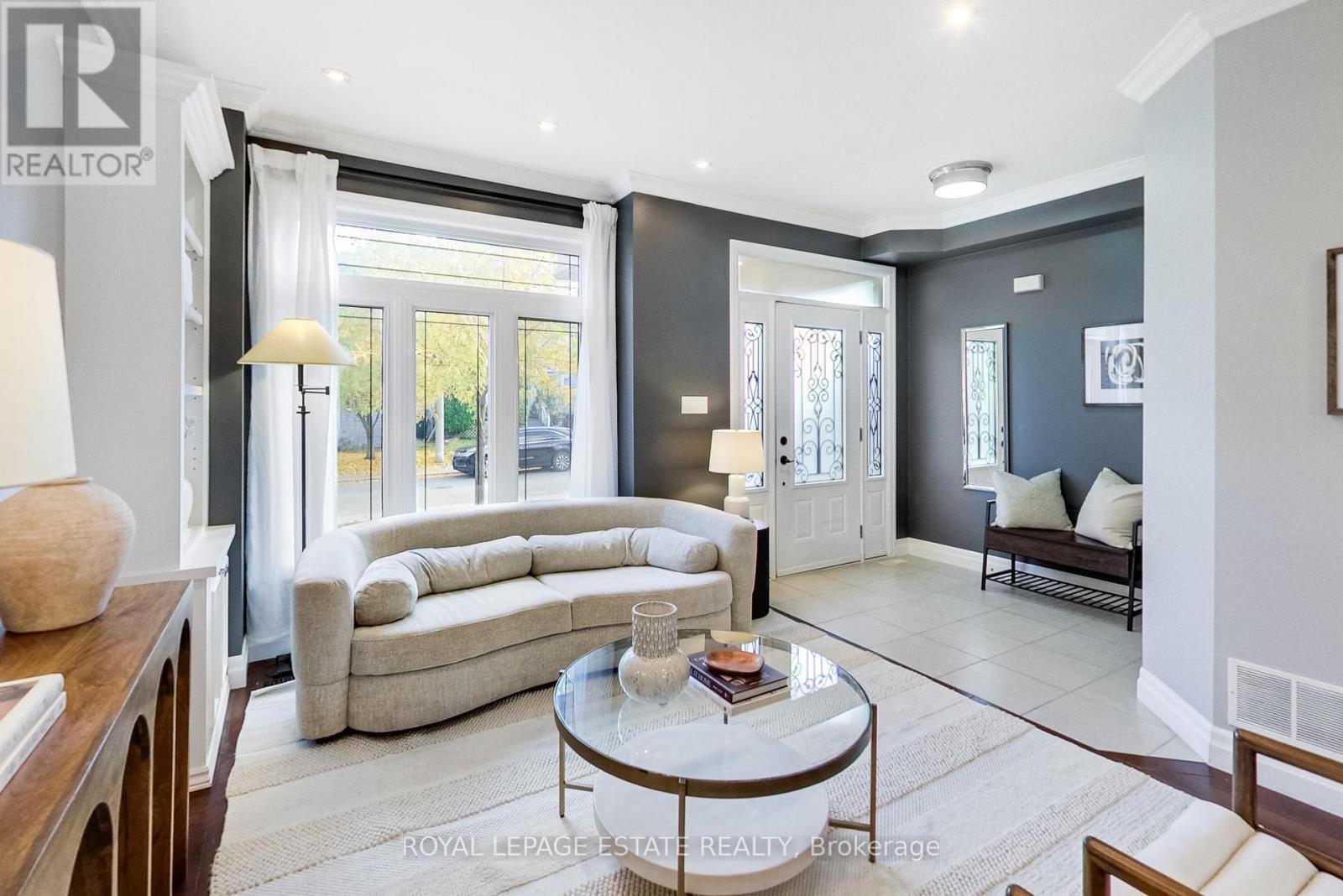 20 Westbrook Avenue, Toronto, Ontario  M4C 2G2 - Photo 3 - E12753610