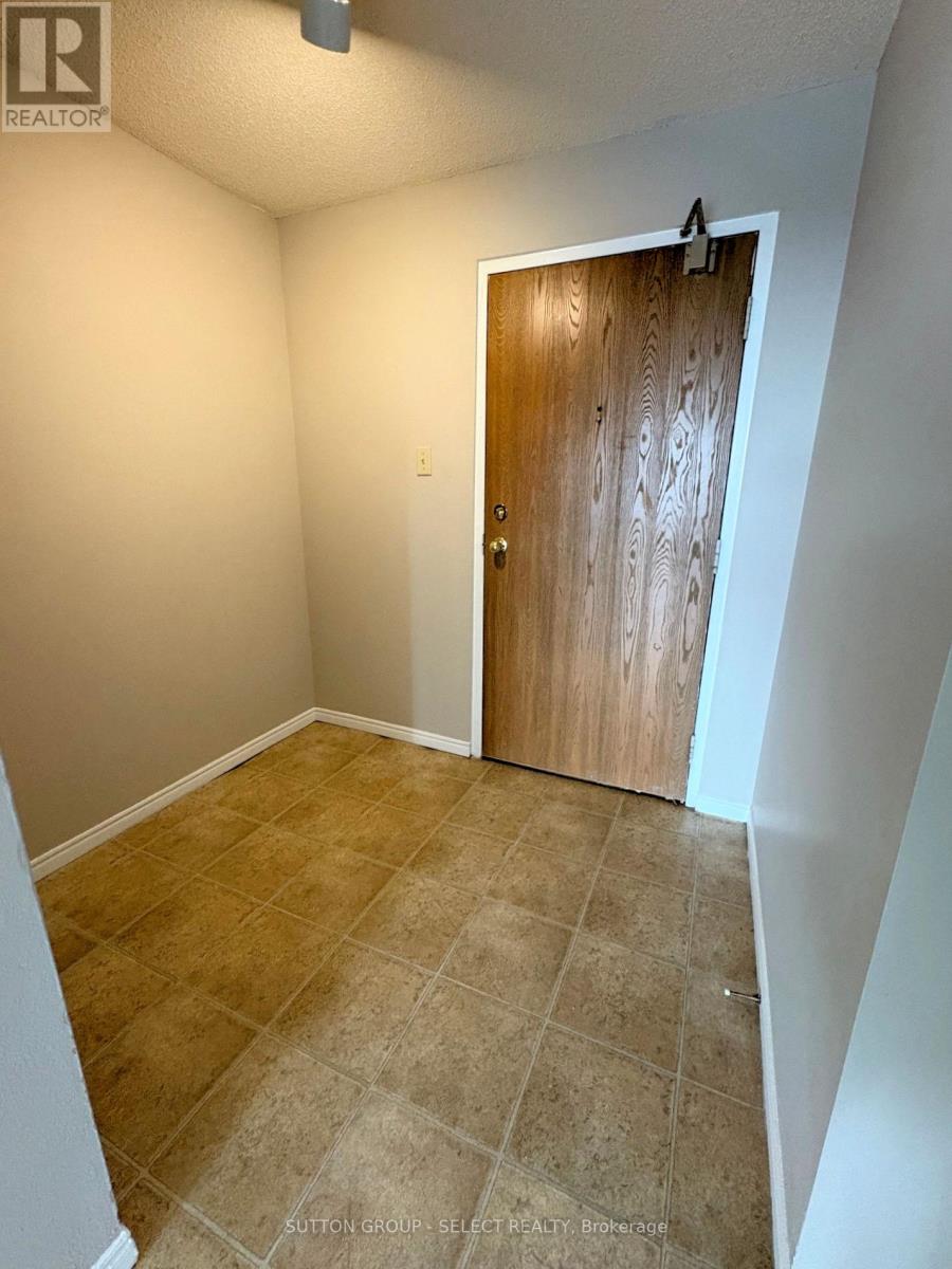 409 - 35 Green Valley Drive, Kitchener, Ontario  N2P 2A5 - Photo 10 - X12675740