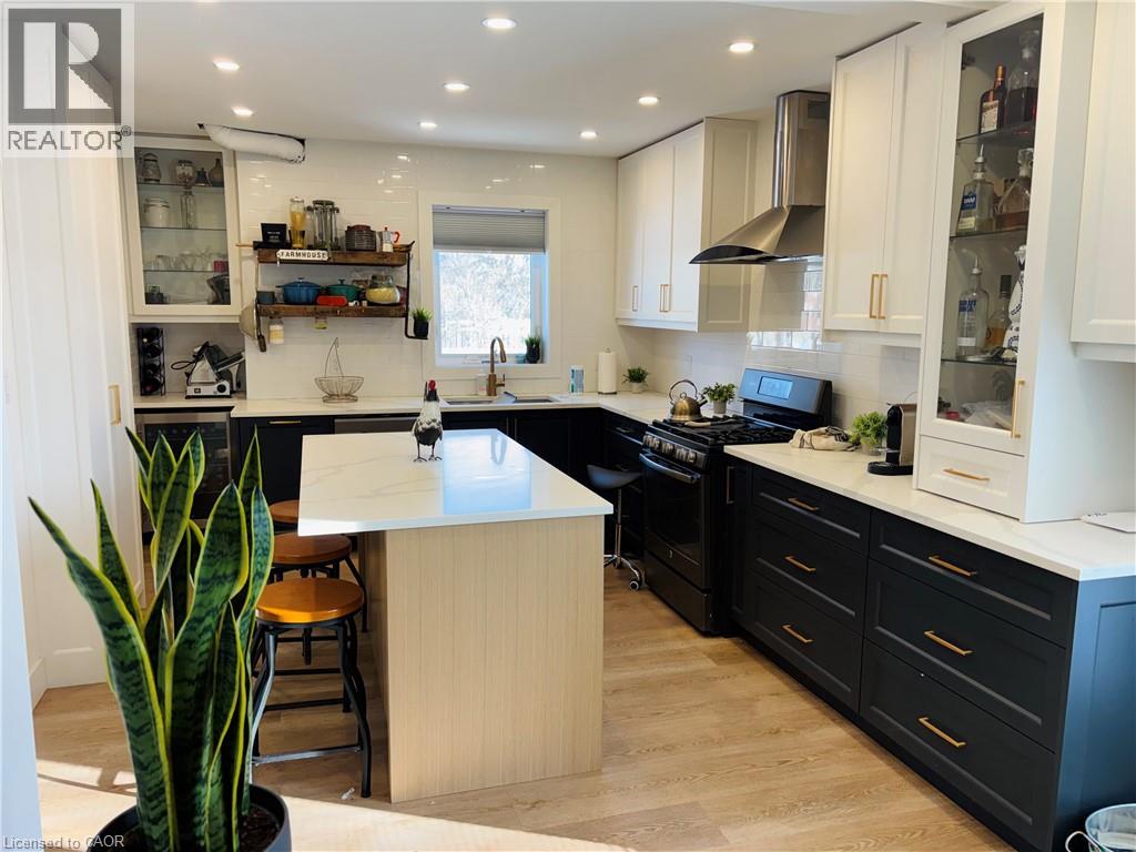 31 Weir Street S, Hamilton, Ontario  L8K 3A3 - Photo 2 - 40802646