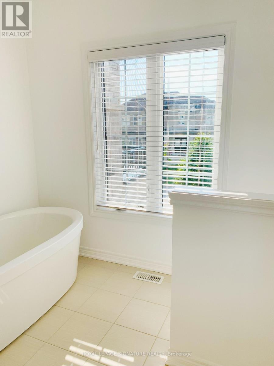 80 Gower Drive, Aurora, Ontario  L4G 7C4 - Photo 8 - N12753502