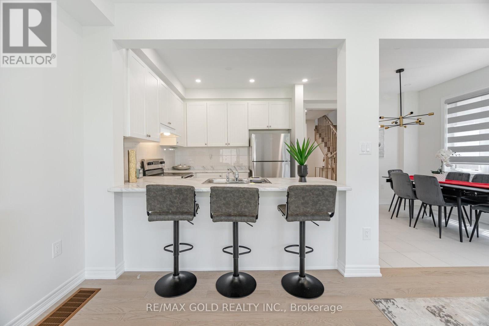 162 Hartington Street, Vaughan (Kleinburg), Ontario  L4H 5J5 - Photo 5 - N12753566