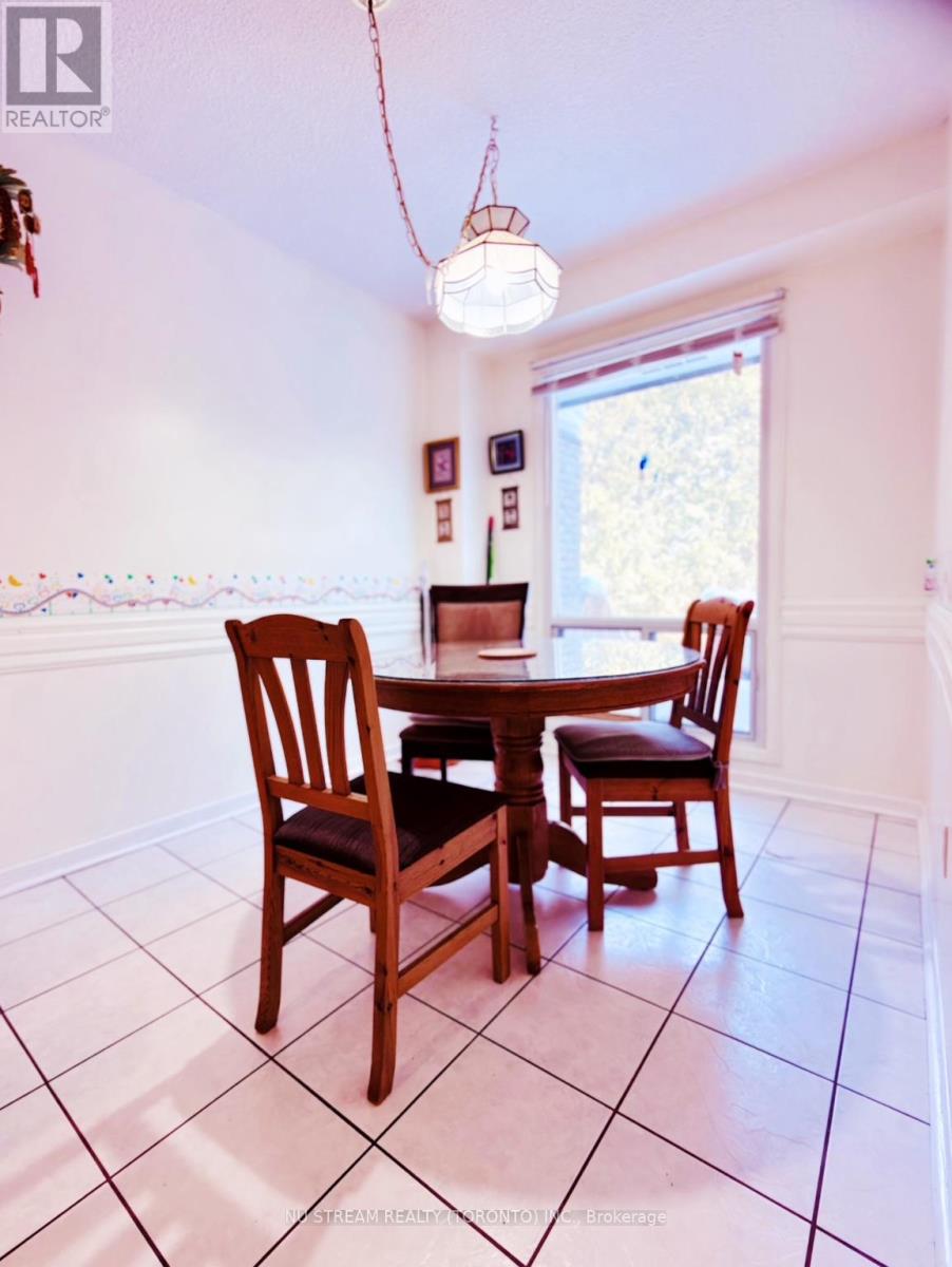 653 Village Parkway, Markham (Unionville), Ontario  L3R 2R2 - Photo 5 - N12753582