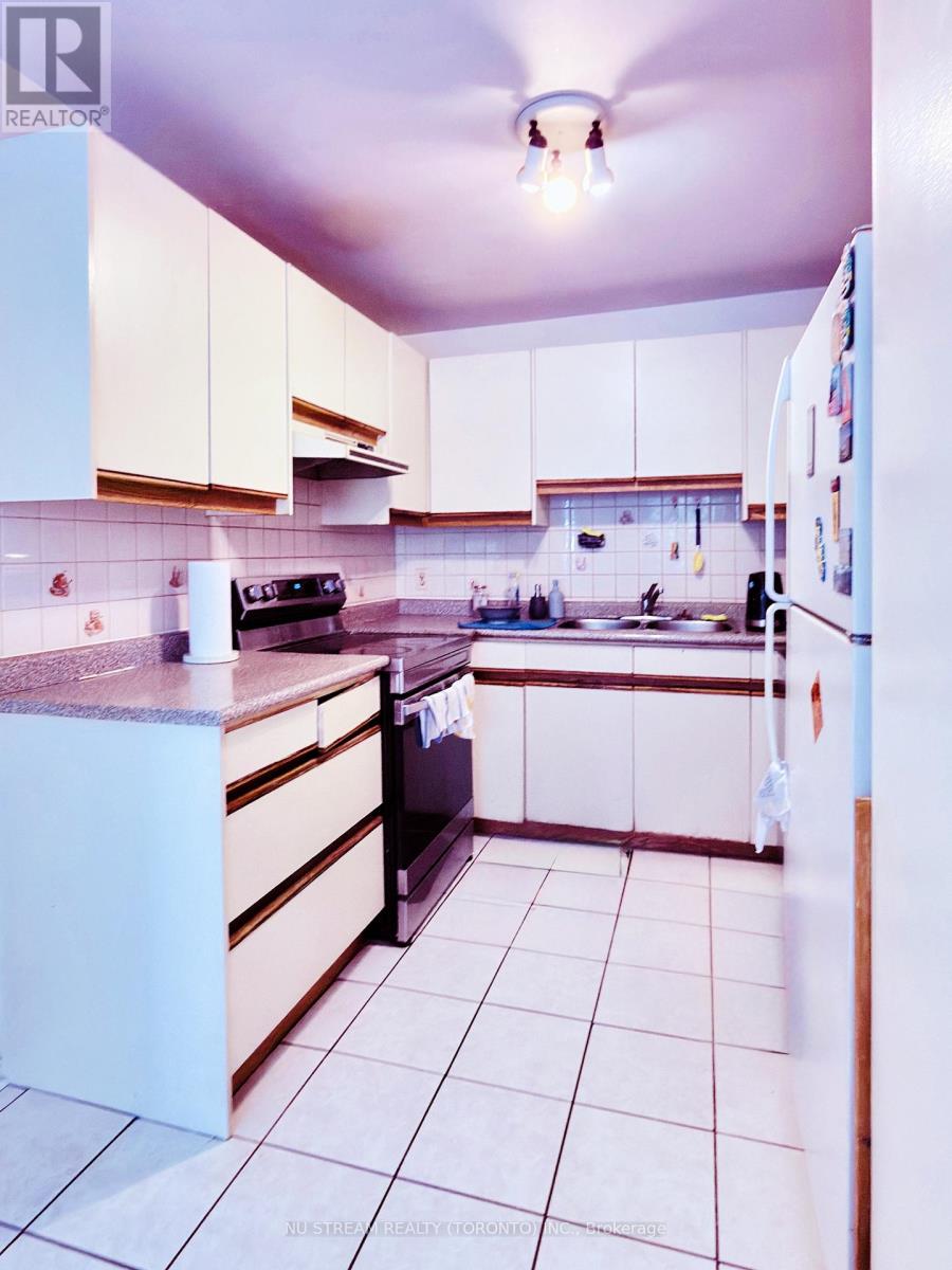 653 Village Parkway, Markham (Unionville), Ontario  L3R 2R2 - Photo 8 - N12753582