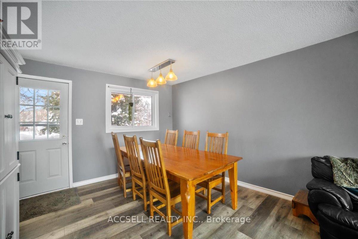 156 Evergreen Avenue, Tay, Ontario  L0K 1R0 - Photo 12 - S12753592