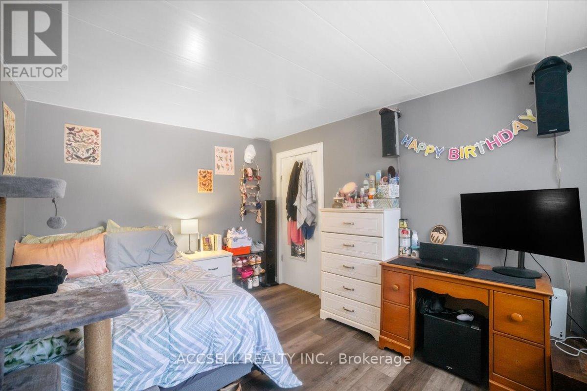 156 Evergreen Avenue, Tay, Ontario  L0K 1R0 - Photo 17 - S12753592