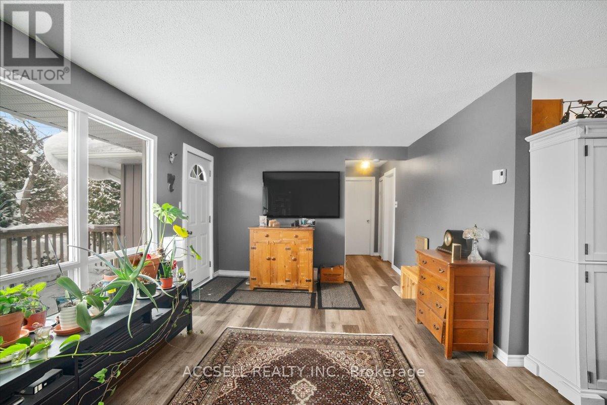 156 Evergreen Avenue, Tay, Ontario  L0K 1R0 - Photo 4 - S12753592