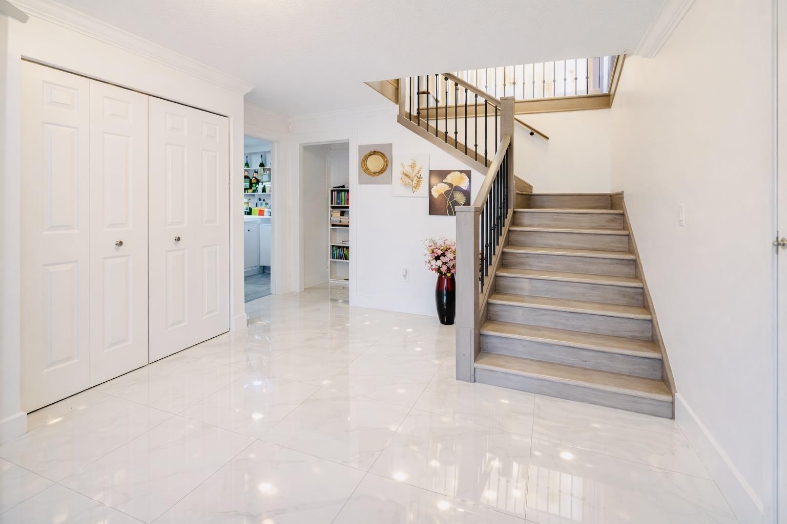 2904 Crossley Drive, Abbotsford, British Columbia  V2T 5G8 - Photo 3 - R3085426