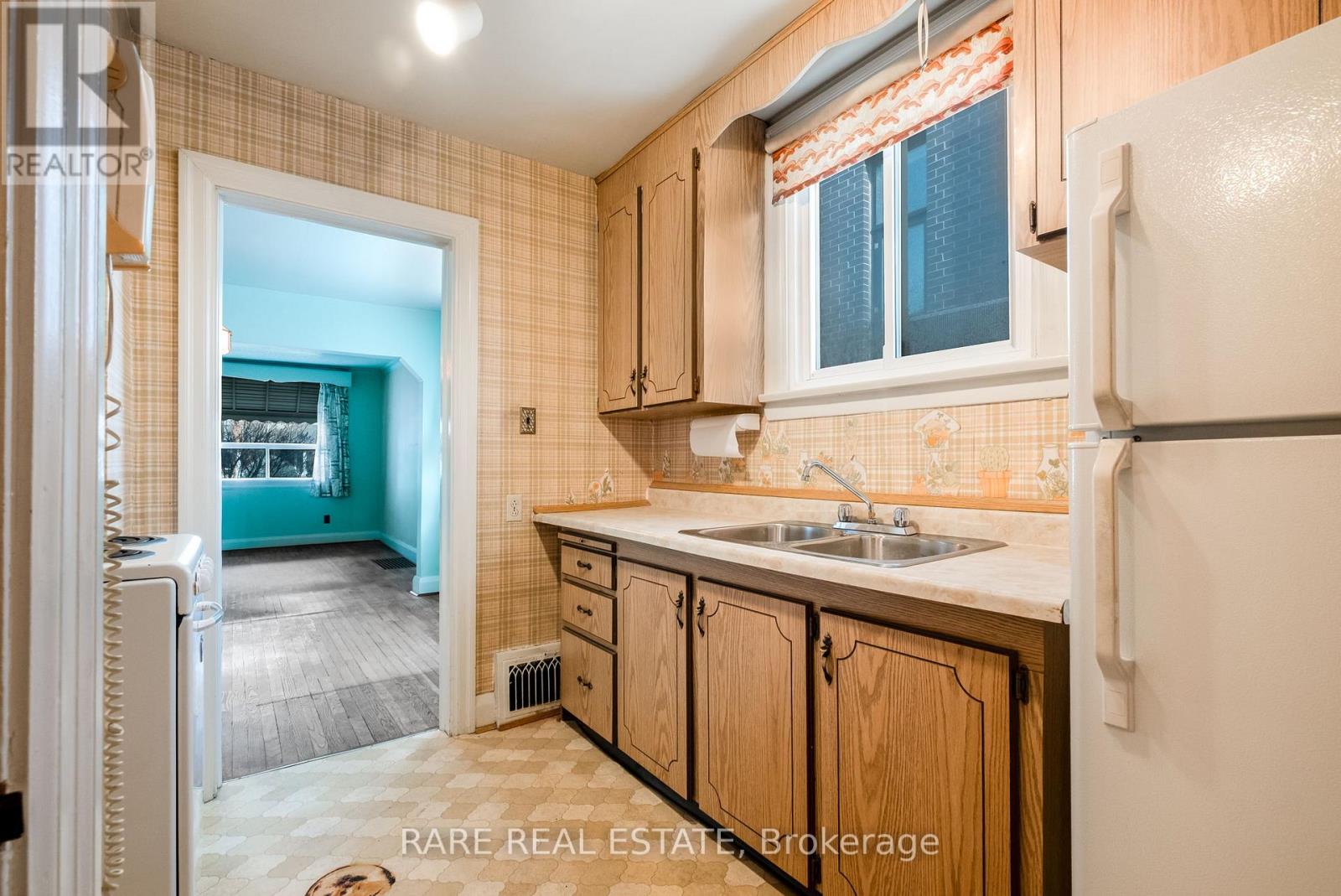 1141 Glengrove Avenue, Toronto, Ontario  M6B 2K5 - Photo 19 - W12753452