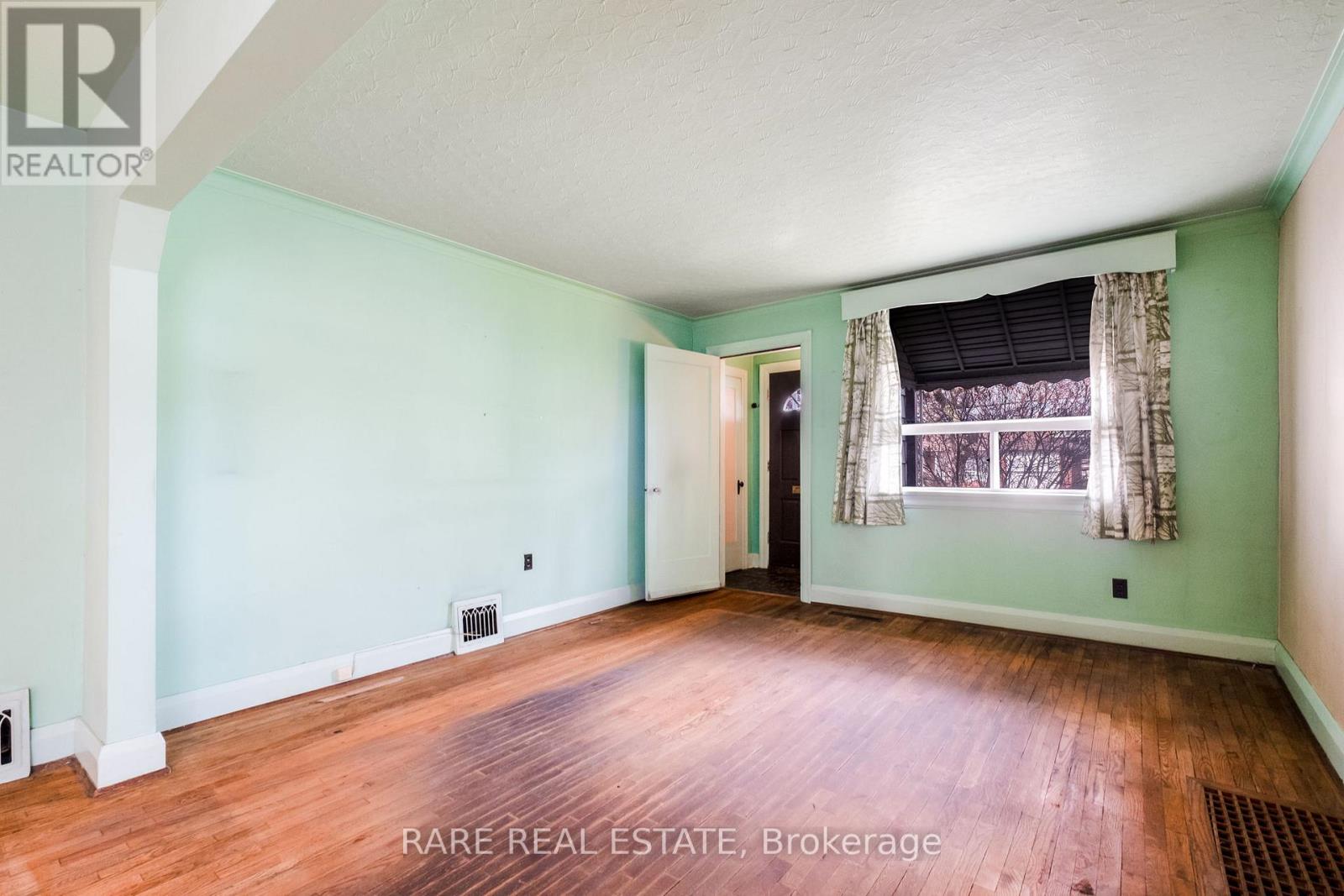 1141 Glengrove Avenue, Toronto, Ontario  M6B 2K5 - Photo 8 - W12753452