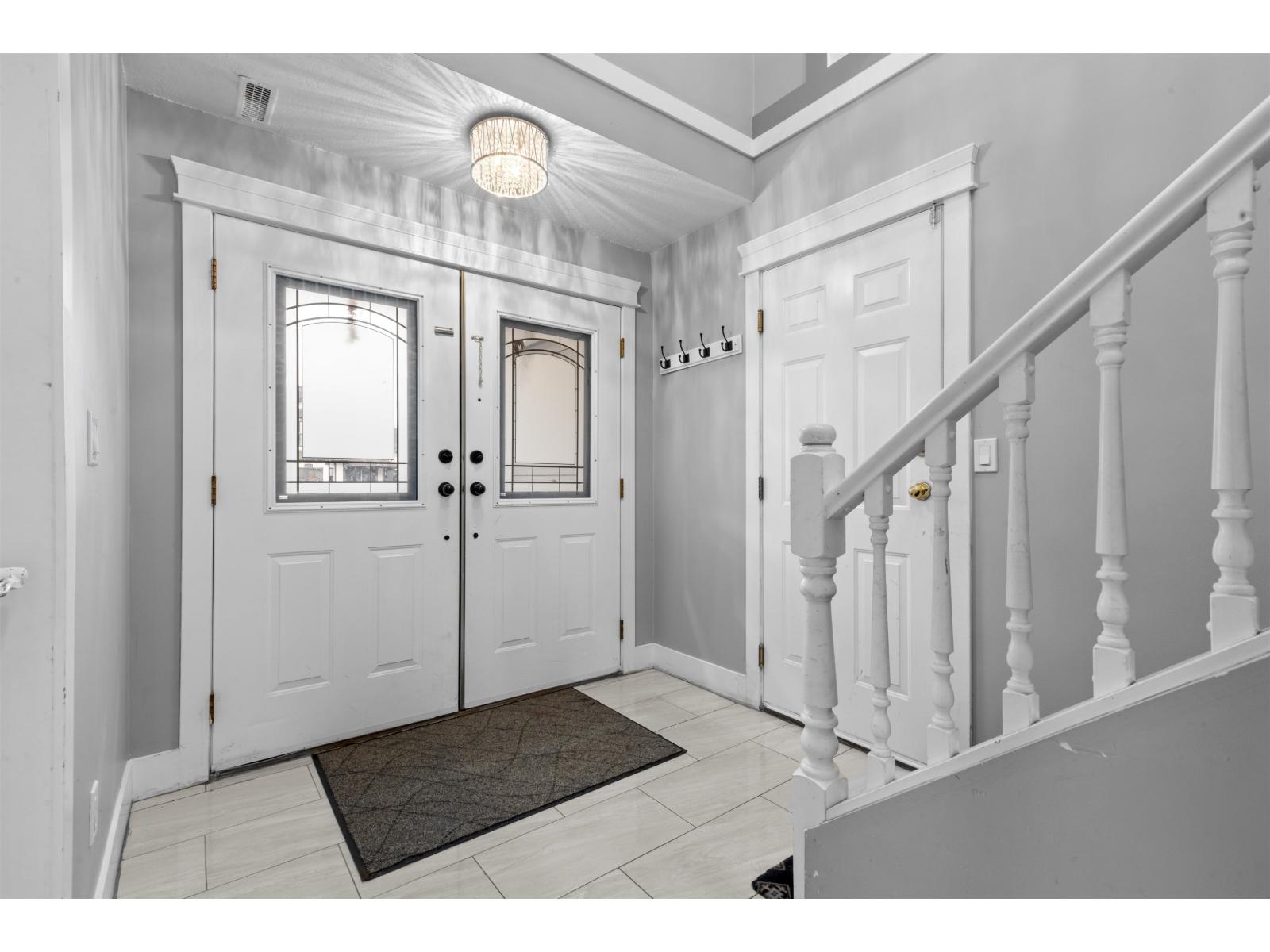 31954 Samuel Court, Abbotsford, British Columbia  V2T 5M7 - Photo 3 - R3085381