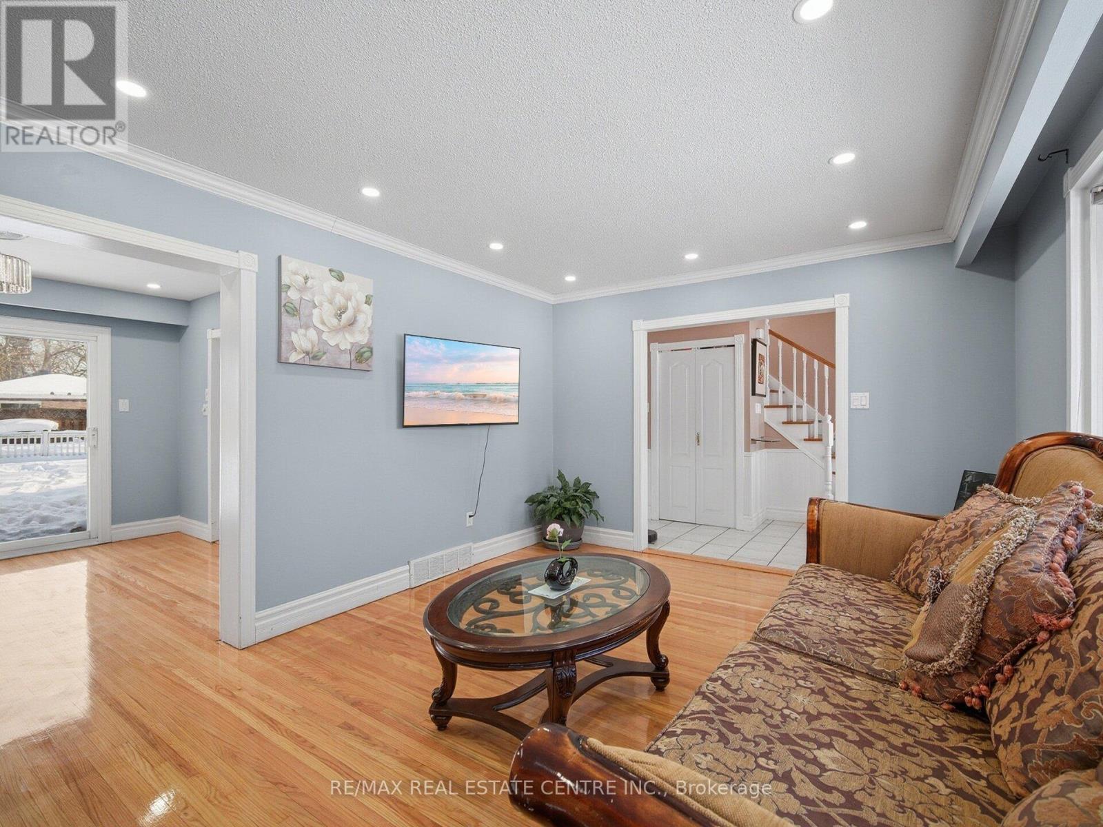 59 Roberts Crescent, Brampton, Ontario  L6W 1G9 - Photo 10 - W12753486