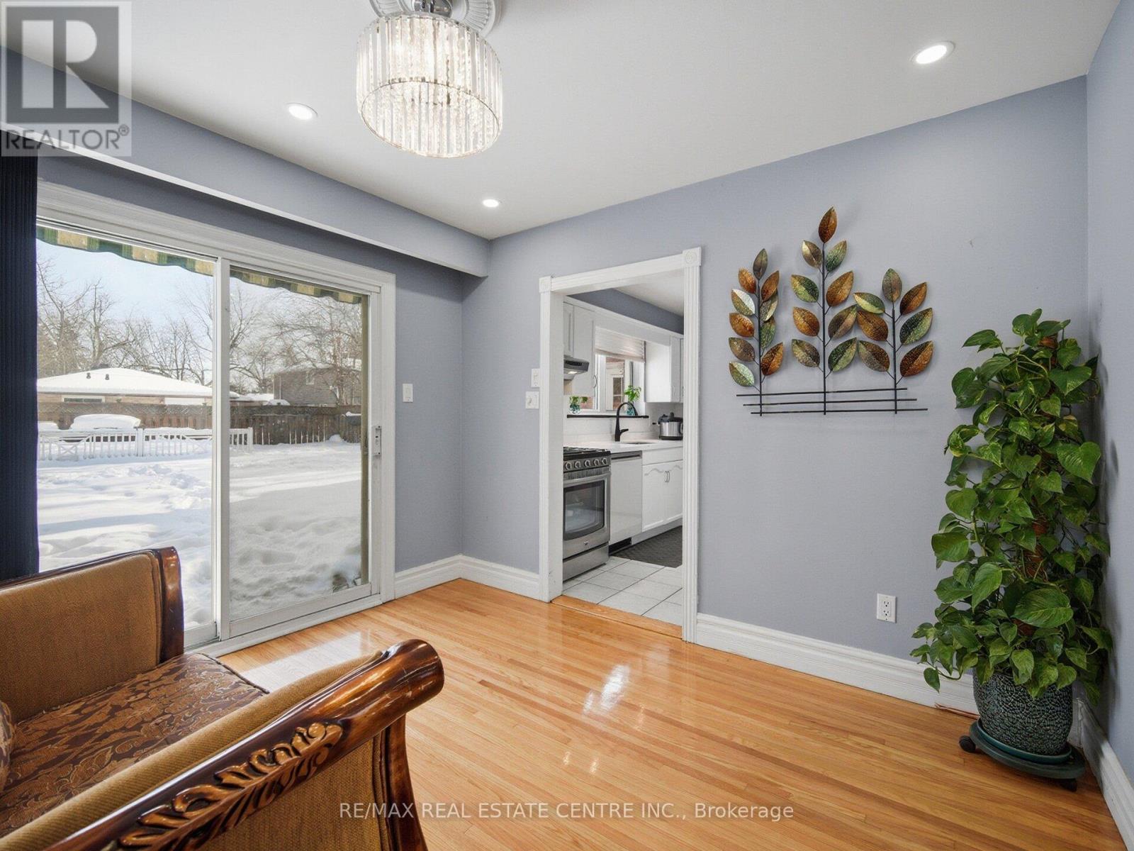 59 Roberts Crescent, Brampton, Ontario  L6W 1G9 - Photo 13 - W12753486