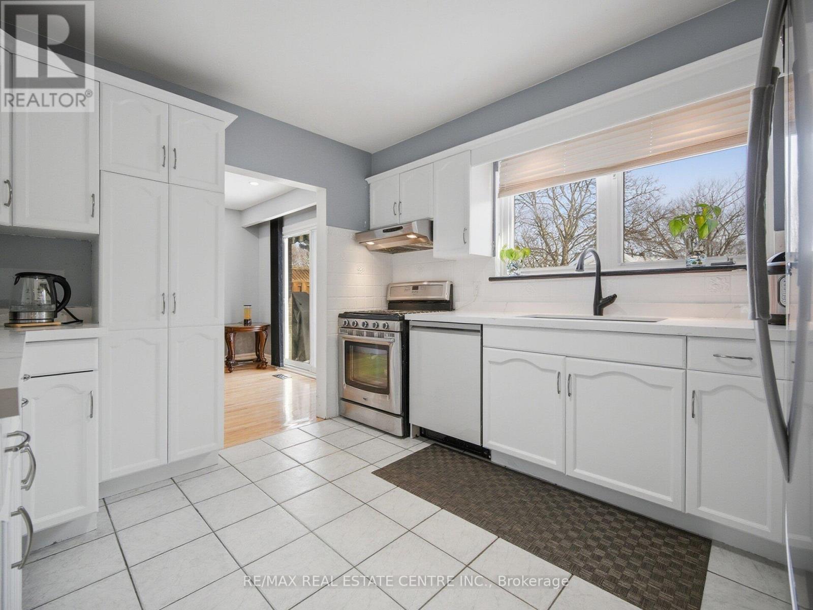 59 Roberts Crescent, Brampton, Ontario  L6W 1G9 - Photo 15 - W12753486