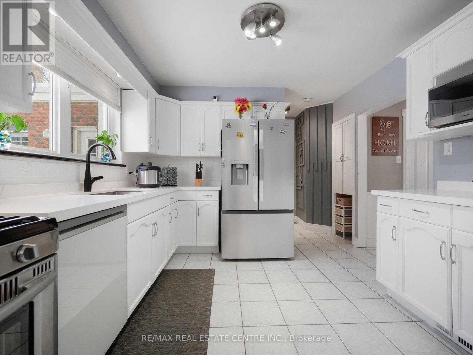 59 Roberts Crescent, Brampton, Ontario  L6W 1G9 - Photo 16 - W12753486