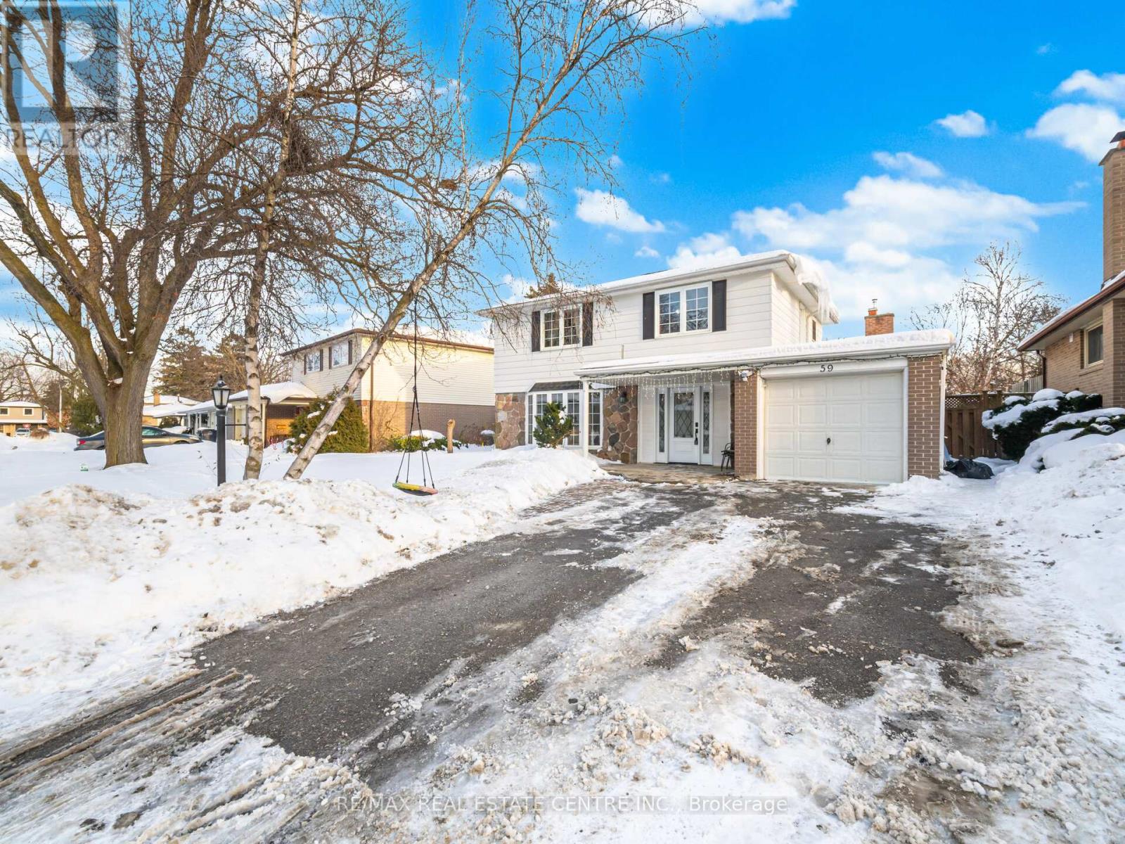 59 Roberts Crescent, Brampton, Ontario  L6W 1G9 - Photo 2 - W12753486